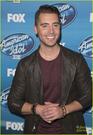 clark-beckham-nick-fradiani-idol-carpet-pics-performances-29.jpg