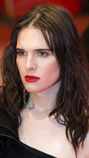 MJK30527_Hari_Nef_(Berlinale_2017)_crop.jpg