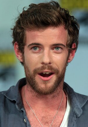 Harry_Treadaway_SDCC_2014_(cropped).jpg