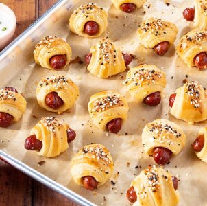 finger-food-ideas-pigs-in-a-blanket-1675719427.jpeg.jpg