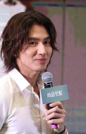 g_f_o_foto_terbaru_jerry_yan_yang_makin_tampan_di_usia_46_tahun_disebut_vampir_karena_wajahnya...jpg