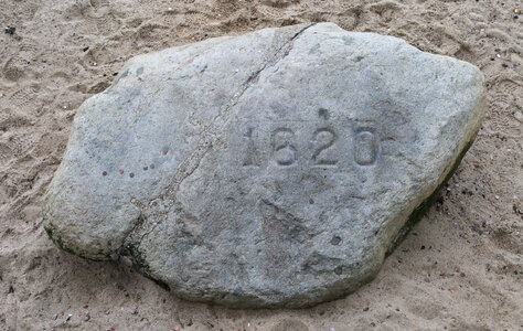 Plymouth_Rock,_Plymouth,_MA,_jjron_03.05.2012.jpg