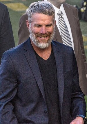 Brett_Favre_Super_Bowl_50.jpg