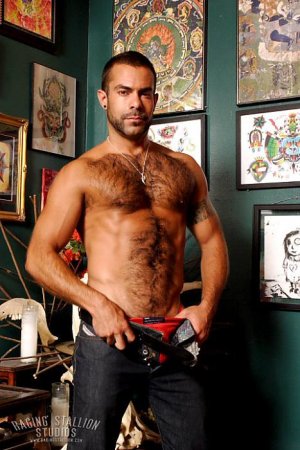 Hairy-Muscle-Hunk-Steve-Cruz-2-008.jpg