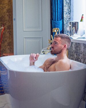 bath 276106748.jpg bath 276106748.jpg