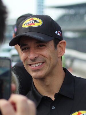 Hélio_Castroneves_at_the_2018_Indianapolis_500.jpg