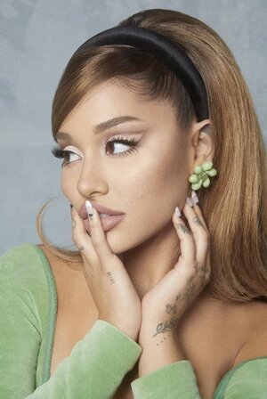 ariana-grande-positions-photoshoot-2020-v0-13cnde3722eb1.jpg