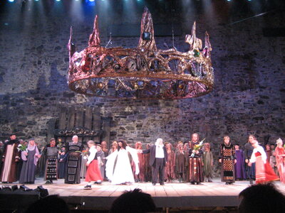 Macbeth_applause_at_Savonlinna_Opera_festival_in_2007_-_panoramio.jpg