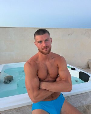 jacuzzi 293634502.jpg