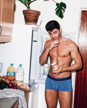 Charlie Matthews FD0-ptBWQAEpW5e.jpg