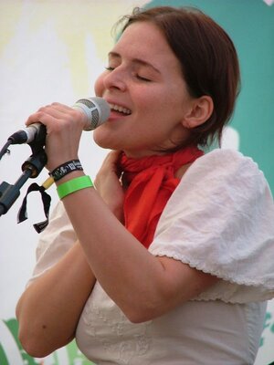 Emiliana_Torrini_02.jpg