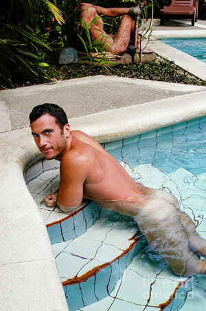 hot-naked-man-in-the-pool-gunther-allen.jpg