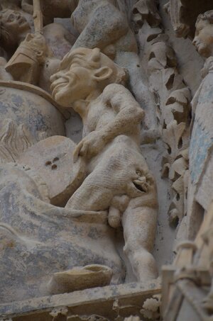 Sur le tympan de la cathédrale de Bourges..jpg