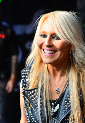 800px-Doro_Pesch_–_Wacken_Open_Air_2014_03.jpg