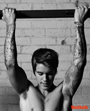 Justin-Bieber-Mens-Health-April-2015-Photo-Shoot-Shirtless-Pull-Up-Image.jpg
