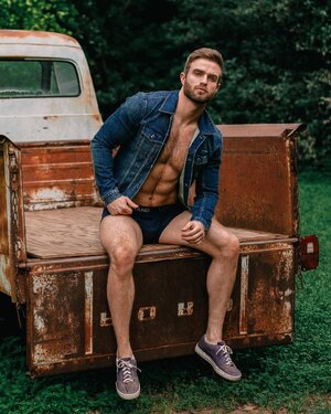 vehicle 66211045.jpg