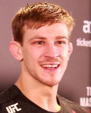 640px-Arnold_Allen_at_UFC_Fight_Night_147_in_London.jpg