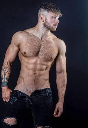 Ryan Elson torn jeans.JPG