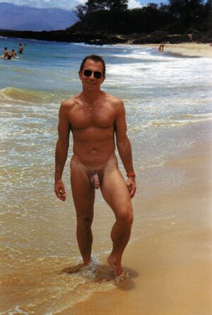 1. Donkey Beach, Kauai-David Assset 2 (2011).jpg