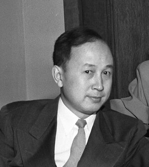 Hsue-shen_Tsien_at_his_deportation_hearing_(cropped).jpg