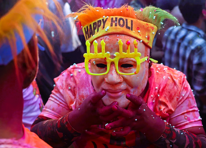 Screenshot 2024-03-26 at 11-16-59 Indien feiert hinduistische Frühlingsfest Holi Alles so schö...png