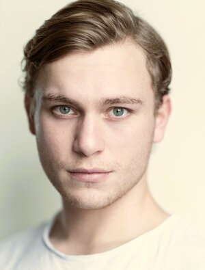 georg 2 Dg0Ng@@._V1_.jpg