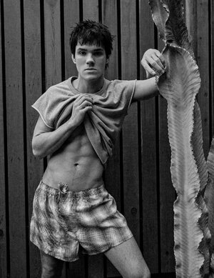 6601c19d35d6fdb5b74b4f55_191_FLAUNT_MAGAZINE_FRESH_CUTS_FASHION_IAN_OUSLEY_WEB_FLAUNT.COM15.jpg