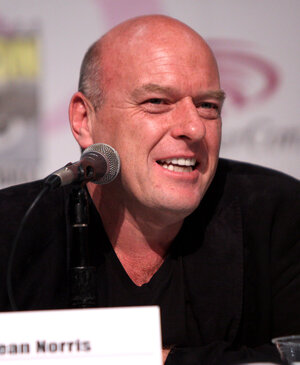 1200px-Dean_Norris_by_Gage_Skidmore_2.jpg