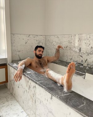 bathroom 277666440.jpg