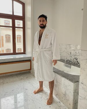 bathroom 275503055.jpg