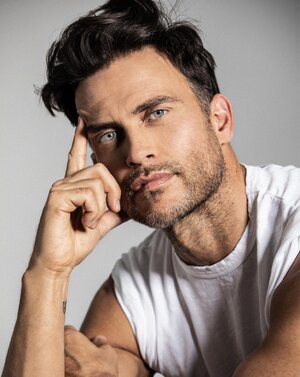 Cheyenne Jackson.jpg