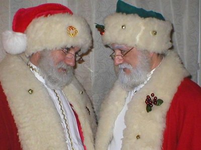 santa_twins1.35674107_std.jpg