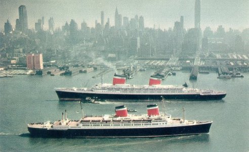 SS United States passing SS America.jpg
