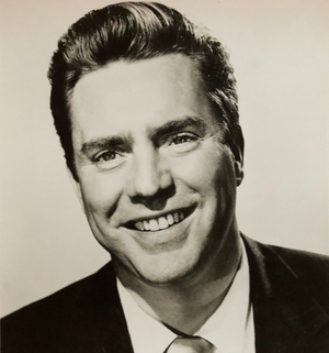 Edmond_O'Brien,_The_Star_&_the_Story_-__Dark_Stranger__(TV,_1955)_(cropped).png