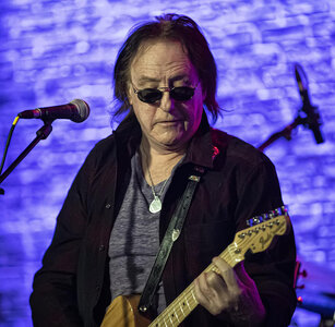 011860_Denny-laine-2 (1).jpg