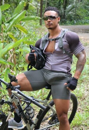 Bruno Black 389818c3-ff3d-456d-b934-affc59e6a8f6.jpeg.199a6c7d0429728608843b4b7b260647.jpeg