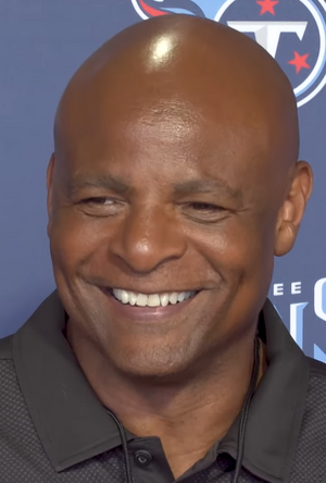 Warren_Moon_Press_Conference_Oilers_Tribute_Week_4-45_screenshot_2021_(cropped).png
