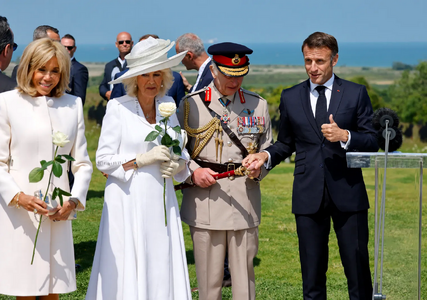 Screenshot 2024-06-07 at 11-46-52 D-Day-Gedenken Protokoll-Panne – Brigitte Macron greift nach...png Screenshot 2024-06-07 at 11-46-52 D-Day-Gedenken Protokoll-Panne – Brigitte Macron greift nach...png
