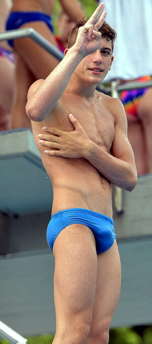 big-bulge-in-toght-lycra-speedo.jpg