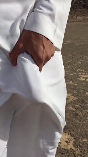 Walking in the desert - frame at 0m6s.jpg