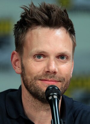 Joel_McHale_2014_Comic_Con_(cropped).jpg