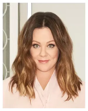 Melissa-McCarthy-Podcast.-2000-91b7be7ed19f4bc194b1fcc38b229d8c.webp