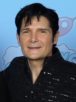 Corey_Feldman_Photo_Op_GalaxyCon_Richmond_2023.jpg