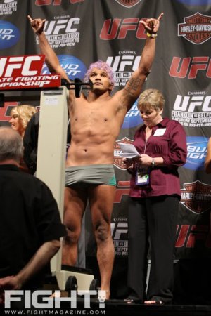 ufc103_hermes_franca_weigh_in.jpg