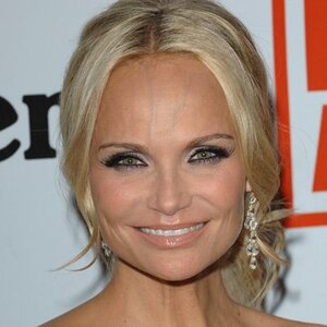 kristen-chenoweth-20631919-1-402.jpg