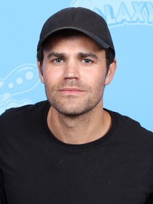 Paul_Wesley_Photo_Op_GalaxyCon_Raleigh_2023.jpg