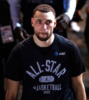 Zach_LaVine_(2022_All-Star_Weekend).jpg