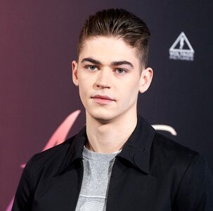 hero-fiennes-tiffin-1666367999.jpg