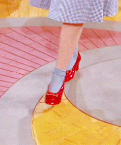 yellow b r nq3wtaAxMC1si194ao3_r2_250.gif