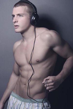 hot_guy_headphones.jpg